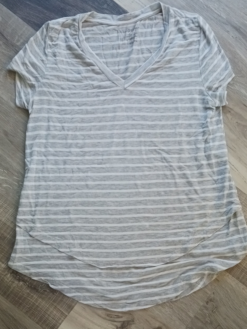 Latched Mama Light Gray & White Striped V-Neck Short Sleeve Tee